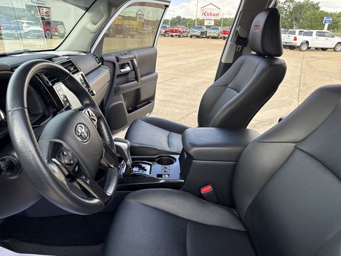 Used 2024 Toyota 4Runner TRD Off-Road Premium image 13