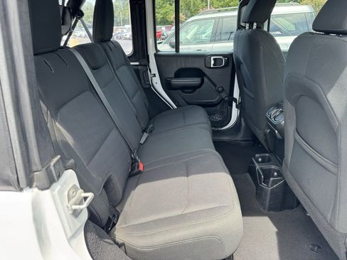 Used 2018 Jeep Wrangler Unlimited Sport image 23