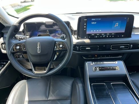 Used 2026 Lincoln Aviator AWD image 16