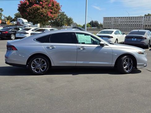 Used 2023 Honda Accord EX image 3