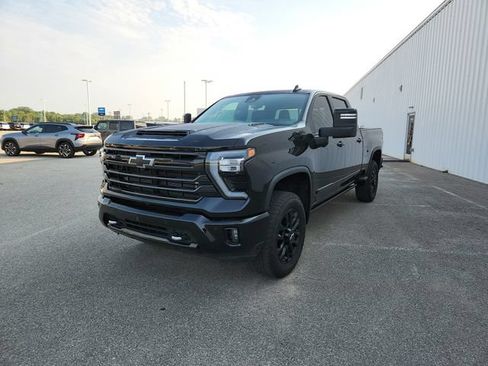 Used 2025 Chevrolet Silverado 2500 High Country w/ Midnight Edition AWD/4WD image 5