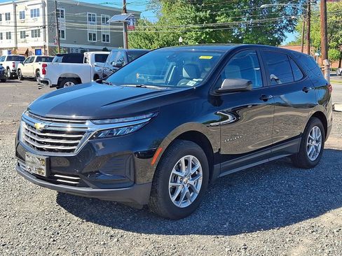 Certified 2024 Chevrolet Equinox LS w/ LS Convenience Package AWD/4WD image 3