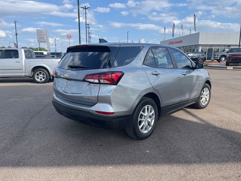 Used 2023 Chevrolet Equinox LS w/ LS Convenience Package FWD image 7
