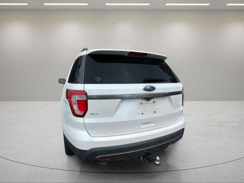 Used 2017 Ford Explorer XLT w/ Equipment Group 202A FWD image 9