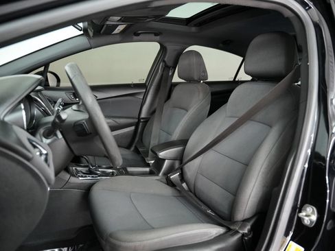 Used 2018 Chevrolet Cruze LT w/ Sun And Sound Package FWD image 44