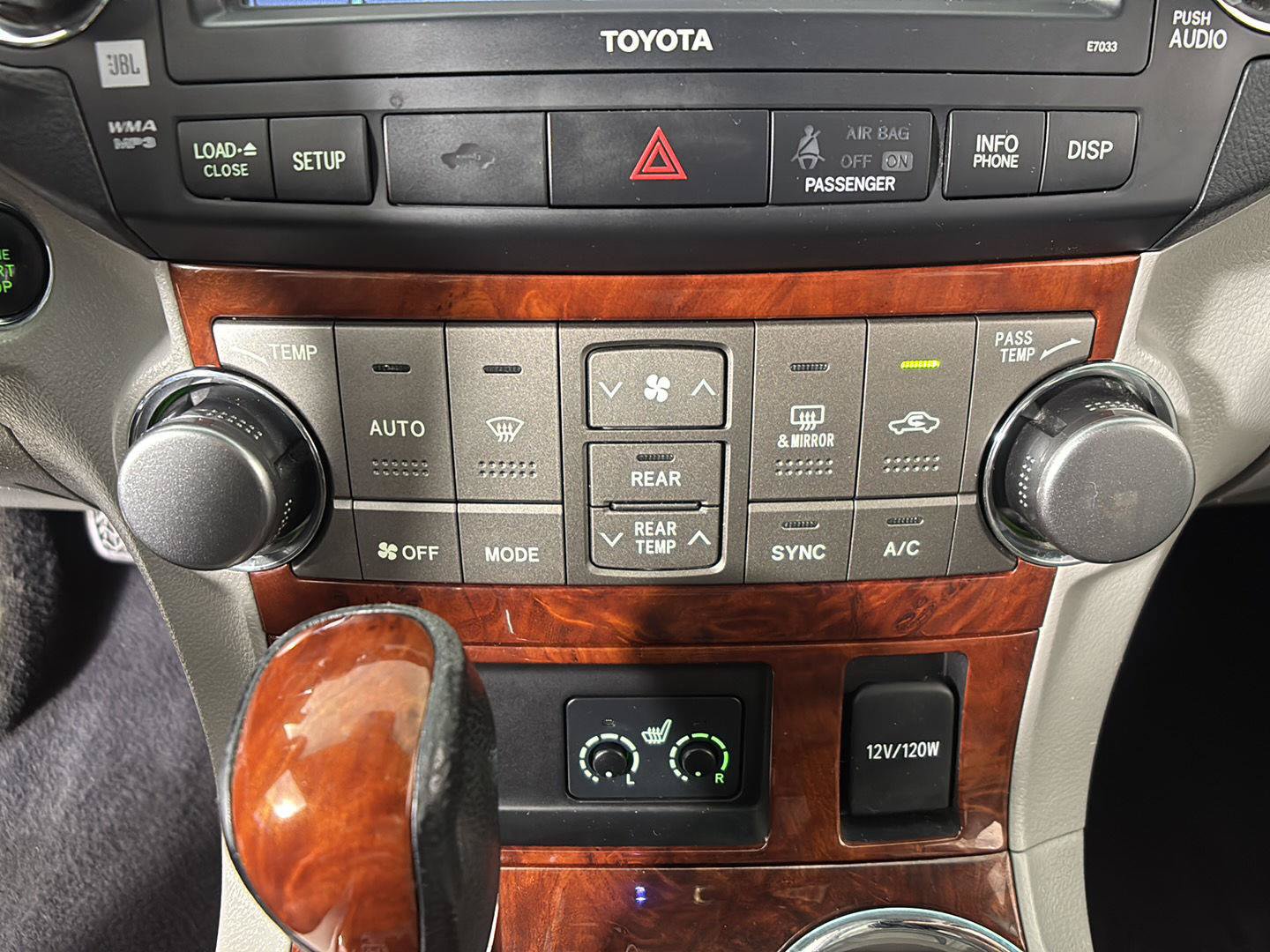 Used 2012 Toyota Highlander Limited w/ Tow Pkg AWD/4WD image 33