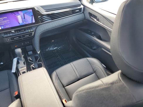 Used 2026 Toyota Camry XLE image 15