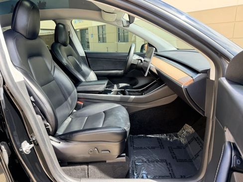 Used 2021 Tesla Model Y Long Range image 16