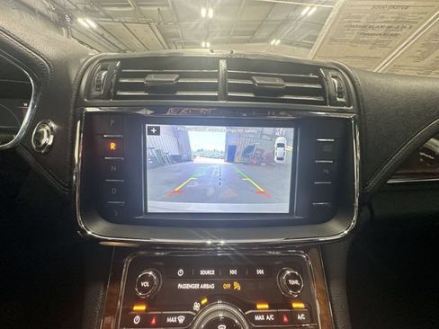 Used 2017 Lincoln Continental Select FWD image 29