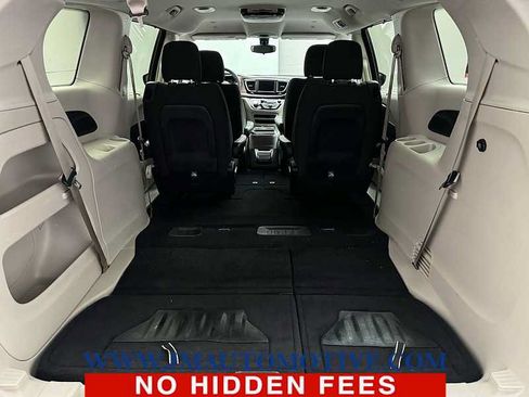 Used 2018 Chrysler Pacifica Touring Plus FWD image 18