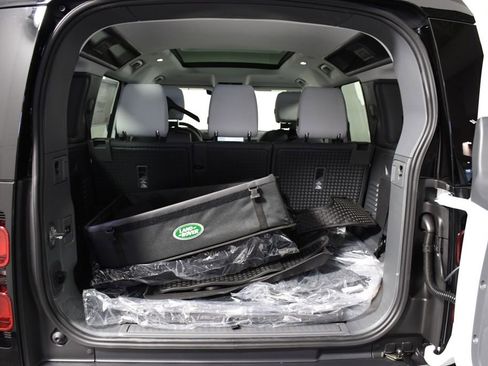 Used 2025 Land Rover Defender 110 S image 14