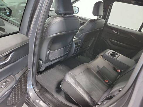 Used 2025 Jeep Grand Cherokee Altitude image 7