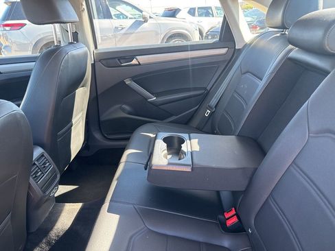 Used 2021 Volkswagen Passat 2.0T SE image 32