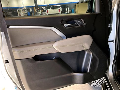 Used 2025 Chevrolet Colorado ZR2 w/ Midnight Edition image 9