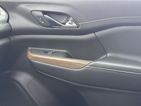 Used 2023 GMC Acadia SLE image 23