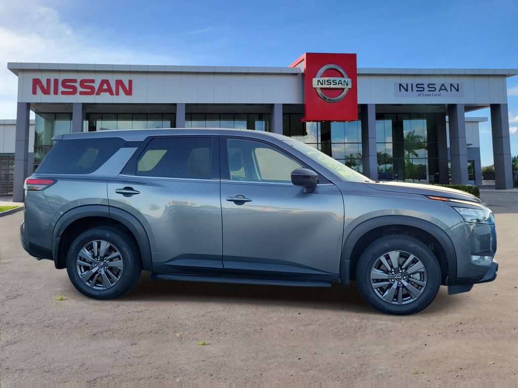 Used 2024 Nissan Pathfinder S FWD image 2