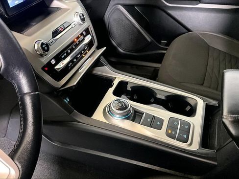 Used 2021 Ford Explorer XLT RWD image 13