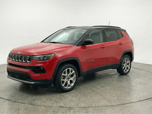 Used 2025 Jeep Compass Limited image 3