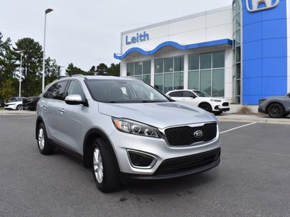 Used 2016 Kia Sorento LX w/ LX Convenience Package