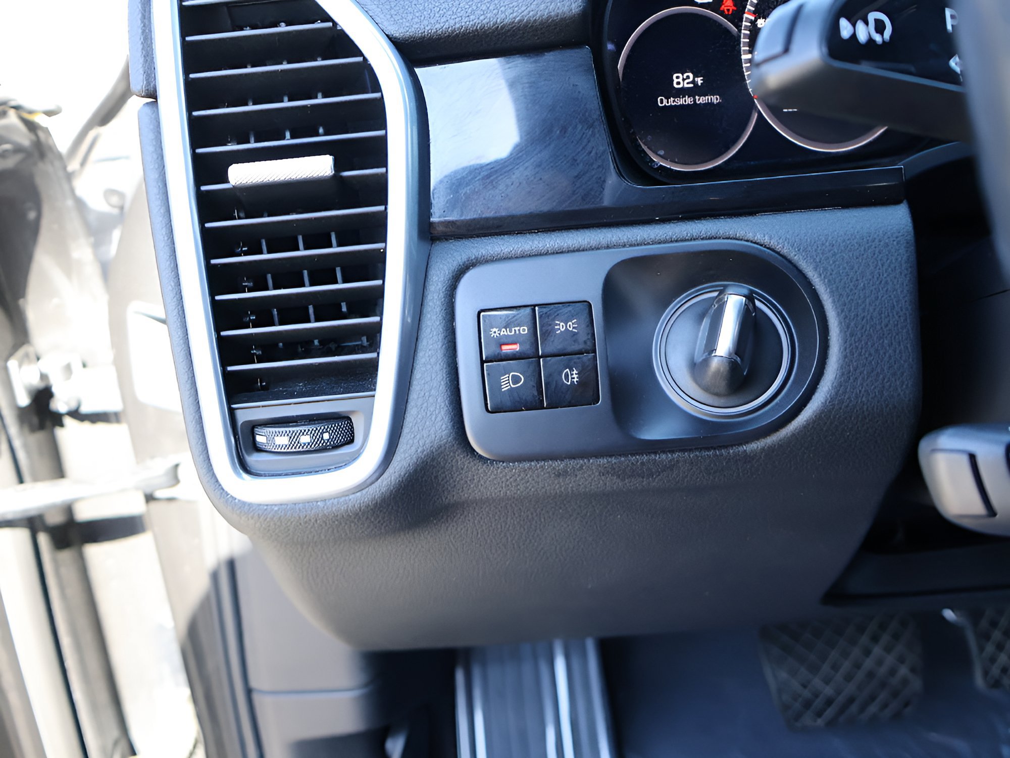 Used 2020 Porsche Cayenne AWD/4WD image 31
