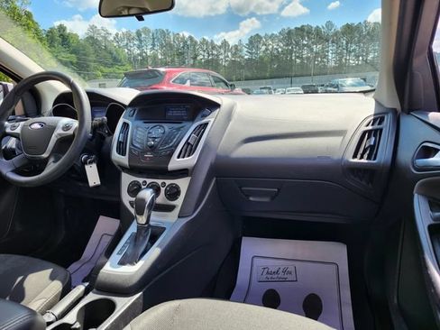 Used 2014 Ford Focus SE FWD image 16