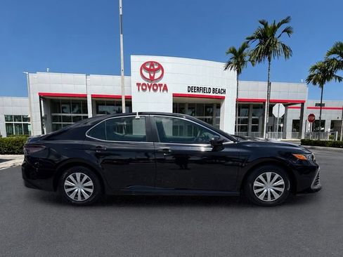 Used 2022 Toyota Camry LE FWD image 7