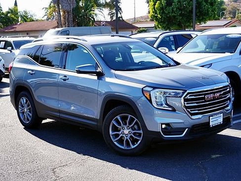 Used 2024 GMC Terrain SLT AWD/4WD image 3