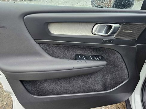 Certified 2024 Volvo XC40 B5 Ultimate w/ Protection Package Premier image 24