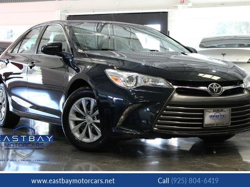 Used 2016 Toyota Camry LE image 1