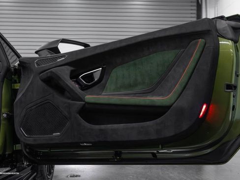 Used 2024 Lamborghini Huracan Sterrato image 38