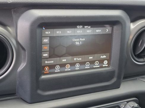 Used 2023 Jeep Wrangler Willys image 17