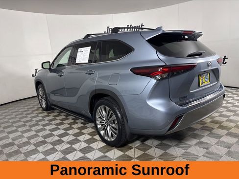 Used 2024 Toyota Highlander Platinum image 7