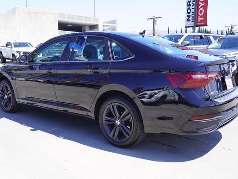 Used 2023 Volkswagen Jetta SE FWD image 5