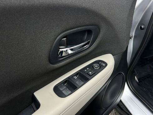 Used 2019 Honda HR-V LX image 11