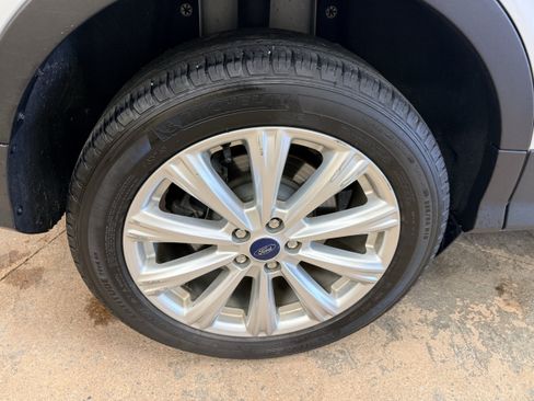 Used 2019 Ford Escape SEL AWD/4WD image 16