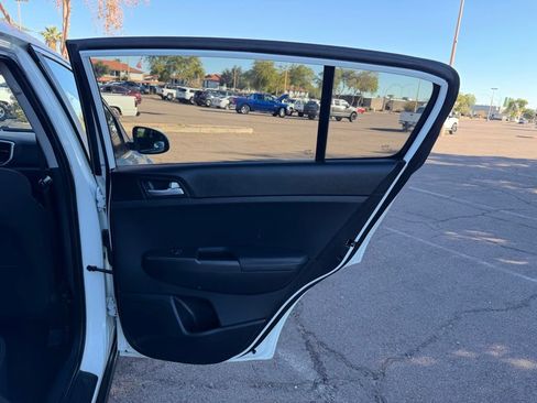 Used 2021 Kia Sportage LX image 15