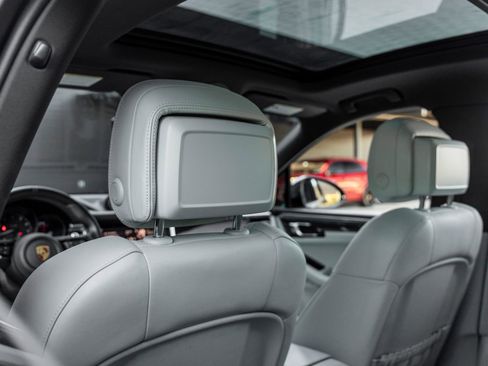 Certified 2023 Porsche Macan image 27