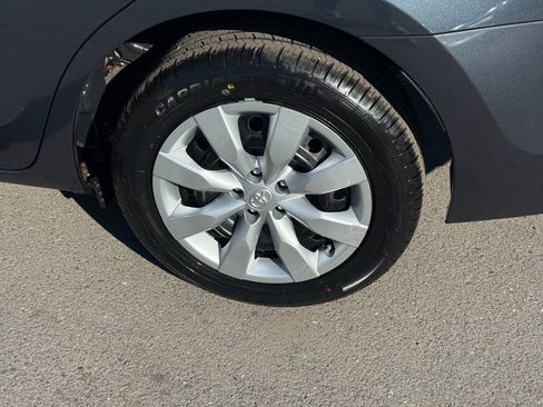 Used 2015 Toyota Corolla LE FWD image 33