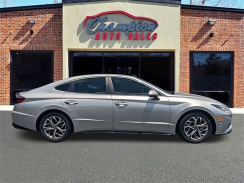 Used 2022 Hyundai Sonata SEL image 2