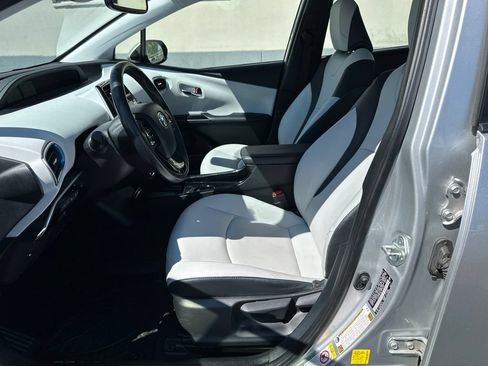 Used 2020 Toyota Prius XLE AWD/4WD image 12