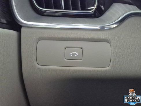 Used 2025 Volvo XC60 B5 Ultra w/ Protection Package Premier AWD/4WD image 16