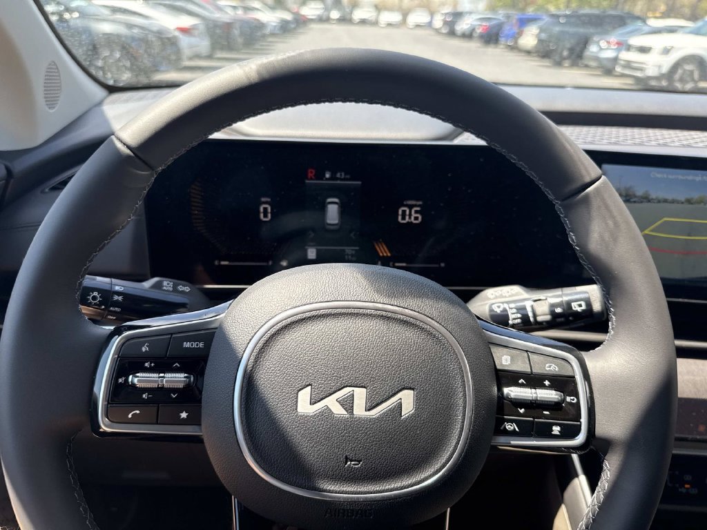 New 2026 Kia Carnival EX FWD image 12
