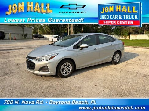 Used 2019 Chevrolet Cruze LS FWD image 2