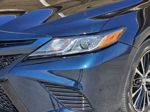 Used 2020 Toyota Camry SE w/ Convenience Package FWD image 29