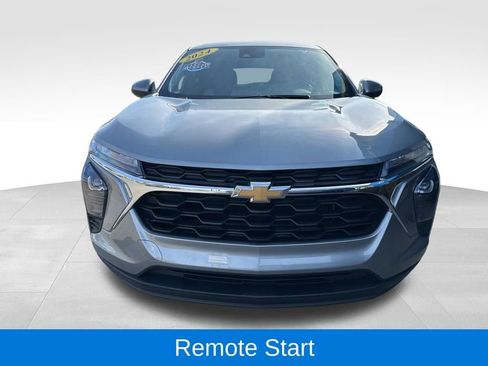 Used 2024 Chevrolet Trax LS w/ LS Convenience Package FWD image 5