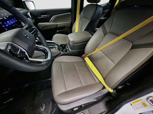 Used 2024 Chevrolet Colorado ZR2 w/ ZR2 Convenience Package III AWD/4WD image 11