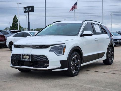 Used 2023 Kia Niro Wave image 3