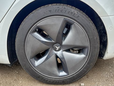 Used 2020 Tesla Model 3 Long Range image 8