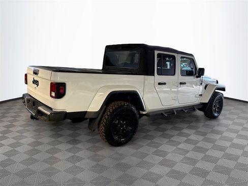 Used 2021 Jeep Gladiator Willys image 6