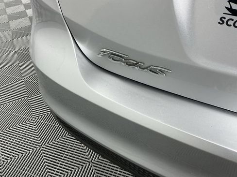 Used 2015 Ford Focus SE FWD image 19